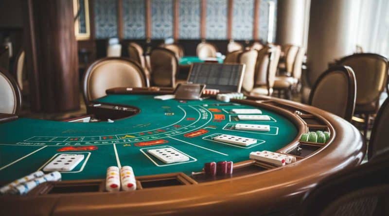 Le regole e le strategie essenziali per padroneggiare il baccarat